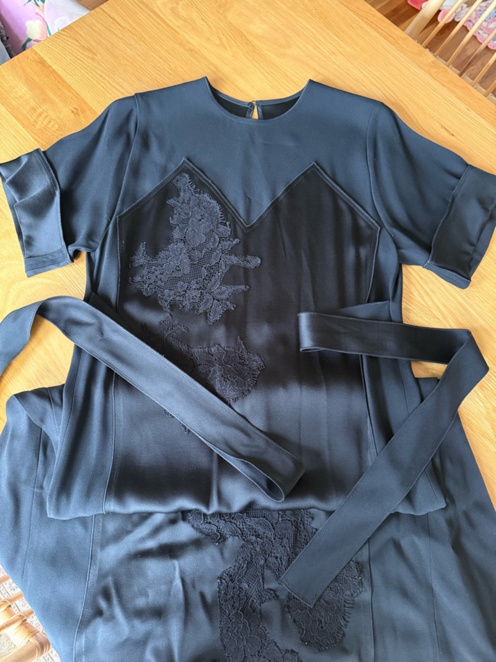 VICTORIA BECKHAM Lace-trimmed satin and crepe midi dress black - Picture 5 of 7